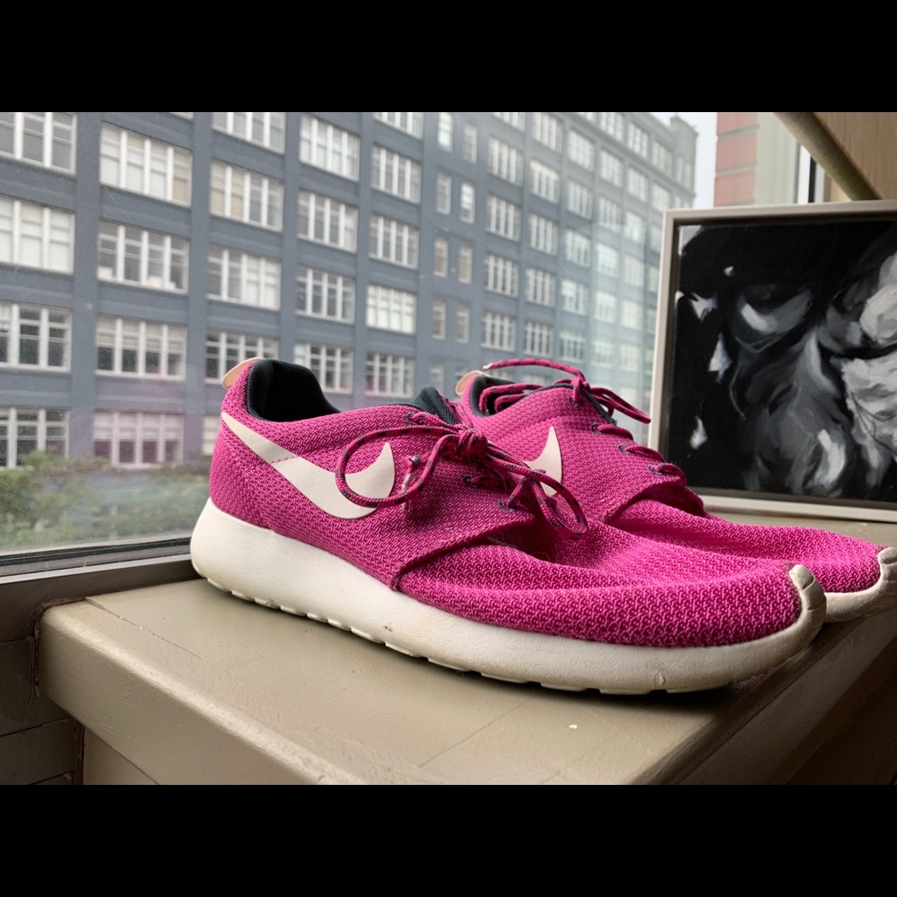 Pink Nike Roshe